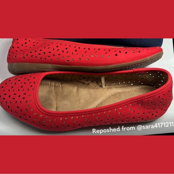 White Mountain (Mt.) Red Perforated Red Ballet Flats 10W WIDE Fall 24 - Picture 2 of 6
